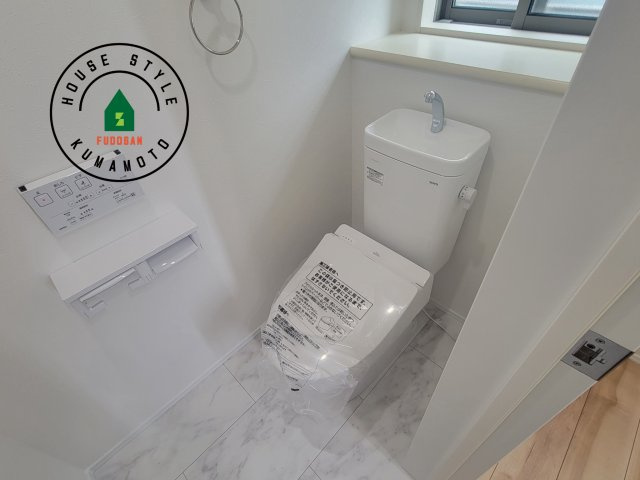 熊本市南区富合町杉島第6-4棟（3号棟）のトイレ|温水洗浄便座を完備しております。2ヶ所にトイレがあるのは朝の慌ただしい時間も安心です。