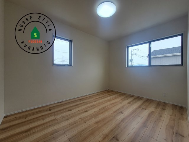 熊本市南区富合町杉島第6-4棟（3号棟）の洋室|採光良好な洋室は全居室、複層ガラスの遮熱効果と断熱効果で、一年中快適に過ごせます。