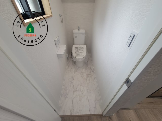 熊本市南区富合町杉島第6-4棟（4号棟）の内観：施工例|温水洗浄便座を完備しております。2ヶ所にトイレがあるのは朝の慌ただしい時間も安心です。