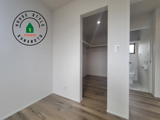 熊本市南区富合町杉島第6-4棟（4号棟）の内観：施工例|洋服や大きな荷物が多い方や人数の多いご家族などは、一般的なクローゼットよりもウォークインクローゼットのほうが使い勝手が良いです。