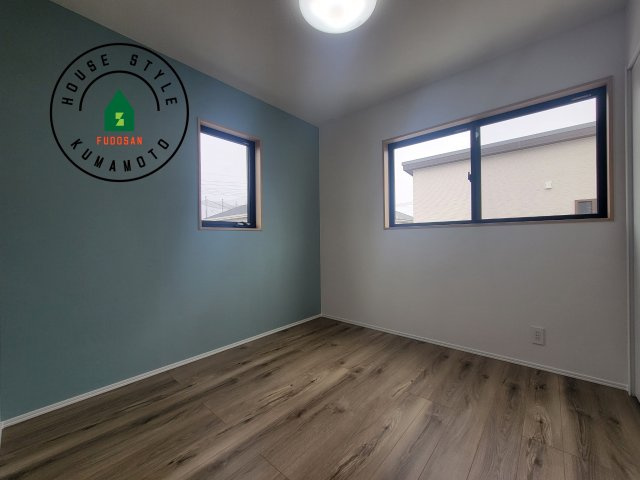 熊本市南区富合町杉島第6-4棟（4号棟）の内観：施工例|穏やかな光が差し込む室内には、穏やかな時間が流れます。