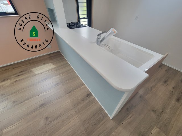 熊本市南区富合町杉島第6-4棟（4号棟）の内観：施工例|キッチンから立ち込める香りが今日の料理を期待させます。