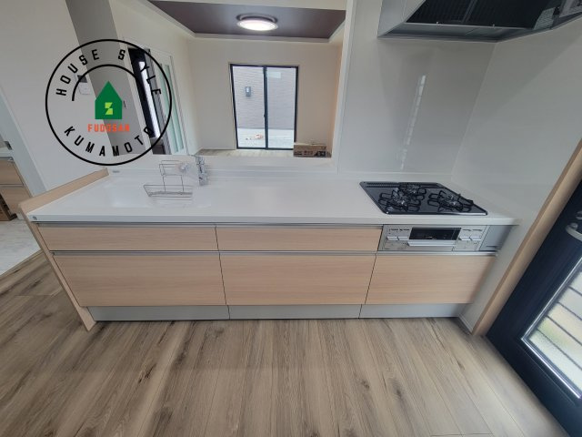 熊本市南区富合町杉島第6-4棟（4号棟）のキッチン|ご家族を近くに感じられる対面キッチンのLDK。会話もはずみそうですね。