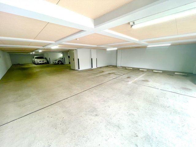 ユニーブル日進の駐車場