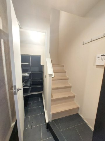 ＦｏｒｅｓｔＧｒａｎｄｅⅠ　フォレストグランデワンの玄関|★シューズクローク★