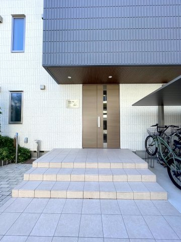 ＰＡＣＥ　ＥＳＴのエントランス