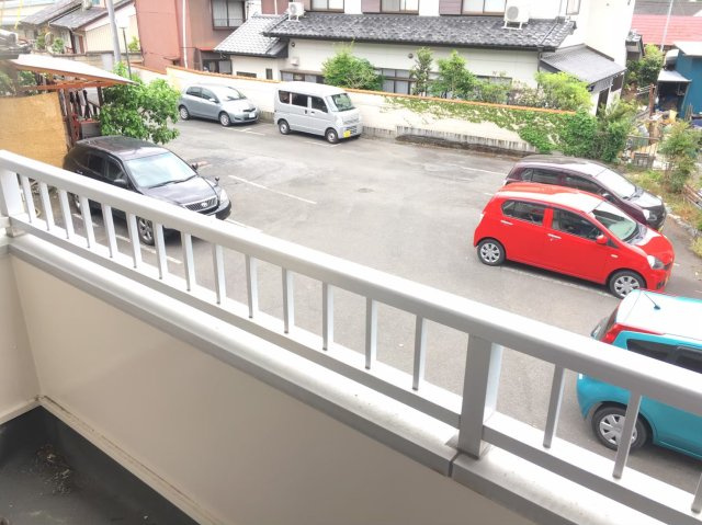 レジデンス秀幸の駐車場