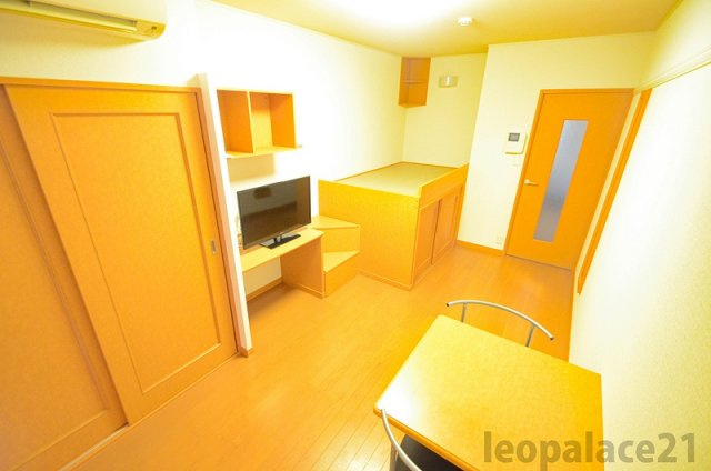 レオパレスＭＯＡの居間・リビング|設備・使用は号室により異なる為、現況を優先致します。