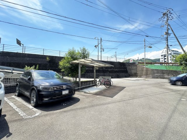 シャーメゾン プレミアスの駐車場