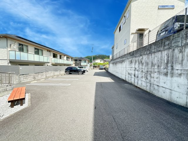 シャーメゾン ディオスファミリアの駐車場
