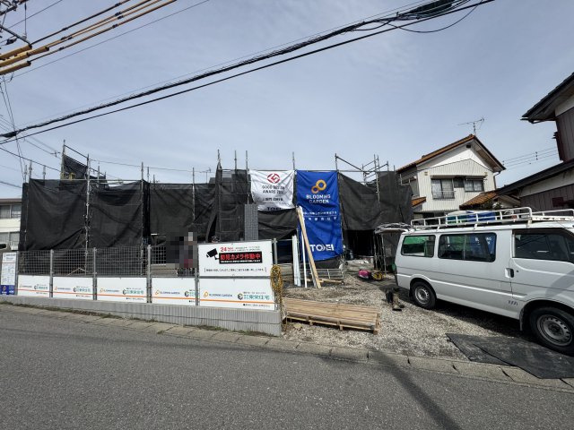 新築　伊勢崎市上植木本町2期　Blooming　Garden　１号棟の外観|現地写真　2025年4月完成予定！類似物件のご内覧等、お気軽にお問合せください♪　							


