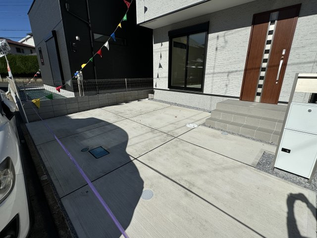 柏市酒井根３丁目新築戸建【酒井根小学校：5分】の駐車場|1号棟駐車スペース・並列2台駐車可