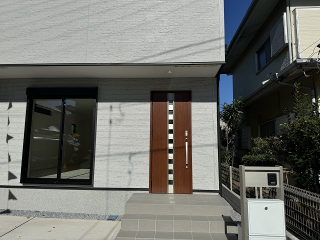 柏市酒井根３丁目新築戸建【酒井根小学校：5分】のエントランス|エントランス・玄関ポーチ