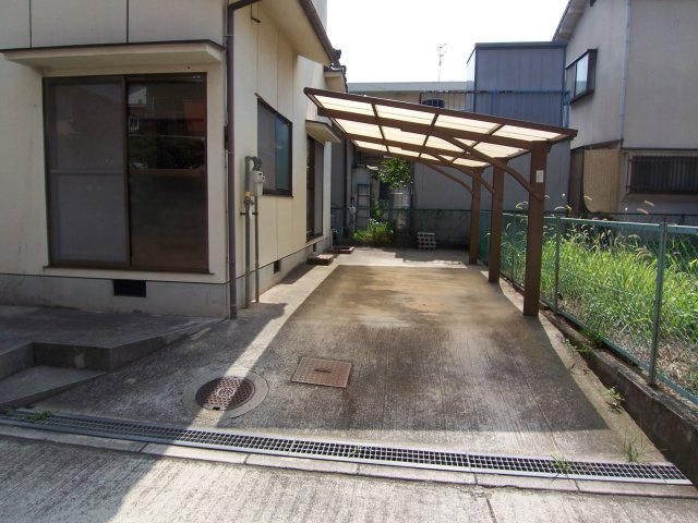 上福浦アパートの駐車場
