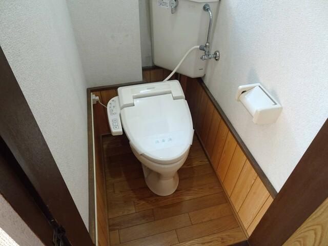 ともえマンションのトイレ|窓付き、洗浄便座付