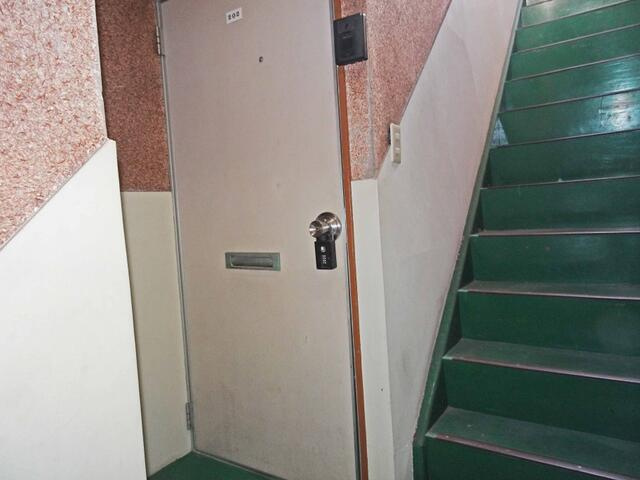 ともえマンションの玄関|玄関ドア