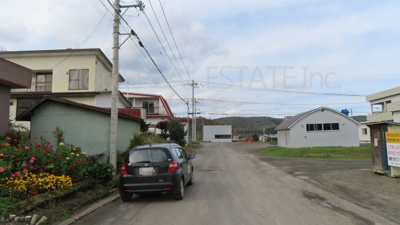 【前面道路含む現地写真】 | 北見市留辺蘂町中古住宅