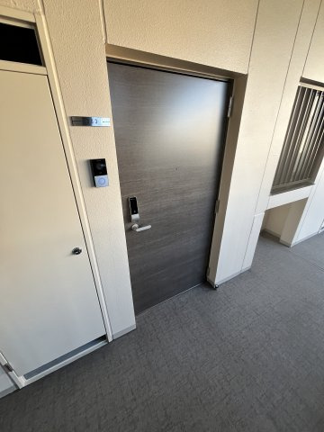 コートデルトゥール昭島の玄関