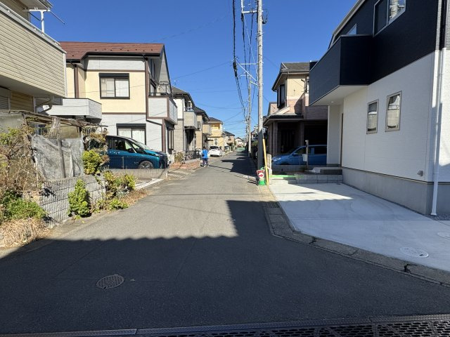 松戸市松戸新田新築戸建【寒風台小学校：6分】の前面道路含む現地写真|北西側前面道路