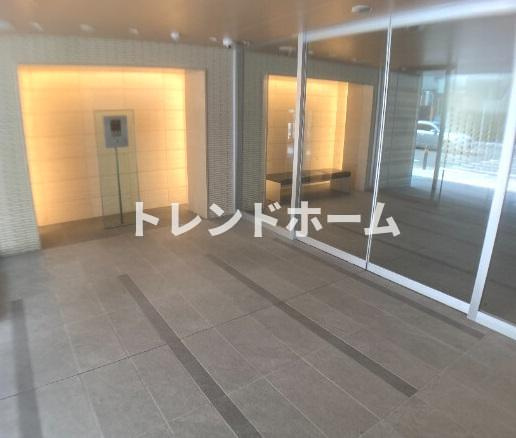 クレストコート靭公園のエントランス|選べる家電プランあり！！