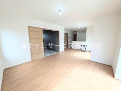 【居間・リビング】 | 豊橋市西幸町 新築一戸建て | リビングダイニングです