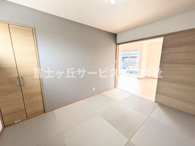 【和室】 | 豊橋市西幸町 新築一戸建て | リビング横の和室です