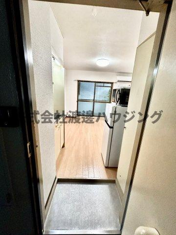 メゾン江坂EASTの玄関