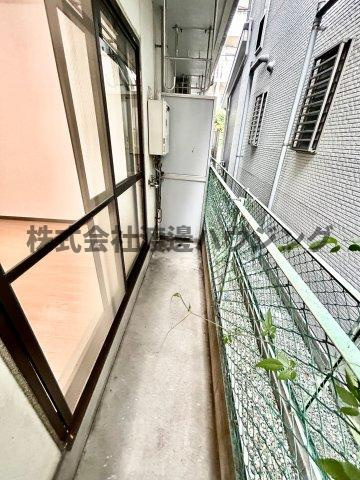 メゾン江坂EASTのバルコニー