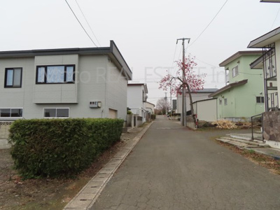 【前面道路含む現地写真】 | 網走市桂町中古住宅