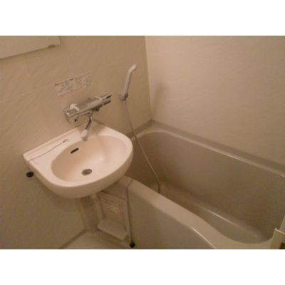 パレステュディオ新宿パークサイドの内装|明るい室内です