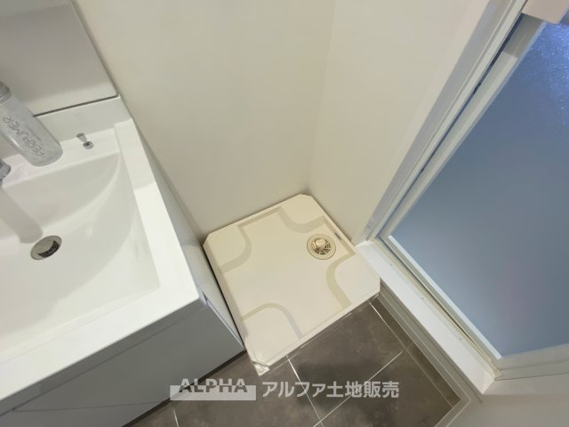 立川羽衣町住宅2号棟のランドリースペース|【Laundry space】
◆ランドリースペース◆広々した空間で雨の日でも十分に洗濯物を乾かすことが出来ます。バスルームには浴室換気乾燥機も付いているので重宝しますね。