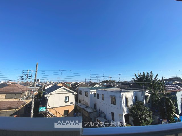 立川羽衣町住宅2号棟の展望|
【眺望】さんさんと降り注ぐ太陽光。手を伸ばせば吸い込まれそうなクリアブルー。過ごせば過ごすほど、環境の良さが分かる街。家族に必要な要素がぎゅっと詰まった素晴らしいお住まいです。