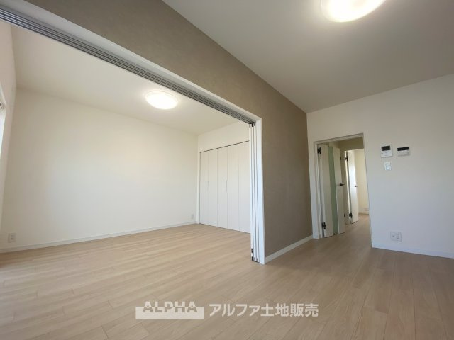 立川羽衣町住宅2号棟のダイニング|【Space of cure】
◆癒しの空間◆室内構成に拘り採光とセンスを散りばめた空間。それは『柔らかさ』に似た素敵な居場所。暮らす人のことを考えつくり出したものは『癒し』という心地よい居場所。