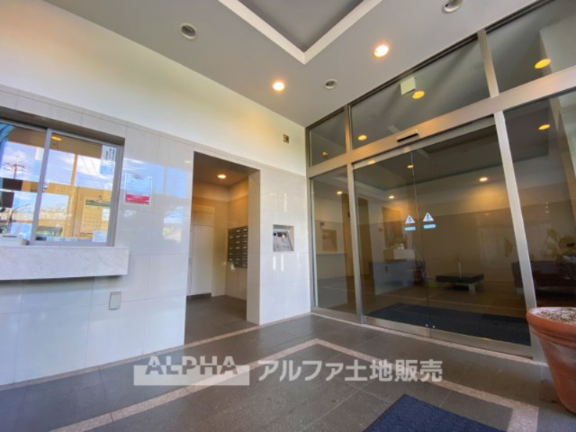 パーリッシュ永山パークフロントのエントランス|【Entrance】
◆エントランス◆タイルで装飾されたシャープなエントランス。扉を開けると温もりと幸せと楽しさいっぱいの我が家に帰る事が出来る。