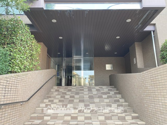 多摩・永山ガーデンハウス マンションのエントランス