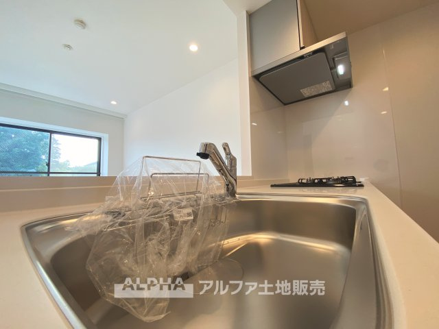 多摩・永山ガーデンハウス マンションのキッチン|【Water cleaner】
◆浄水器◆蛇口から流れ出すお水はクリーンでいつも楽しめます。また浄水器内臓シャワー混合栓なので場所取らずのスッキリとしたスタイルです。