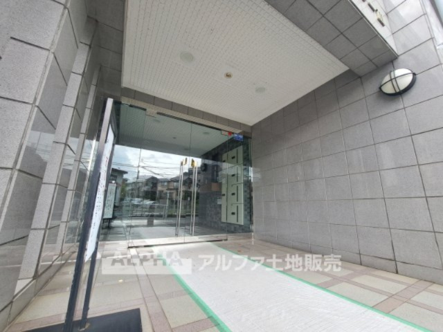 ダイアパレス多摩センターⅢのエントランス|【Auto lock】
◆オートロック◆不要なセールスや不審者をシャットアウトし静かで快適なシステムは私達に恙ないライフスタイルを与えてくれます。
