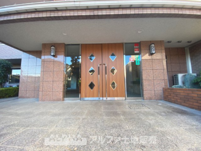 グランツ高幡不動ヒルステージの外観|【outward appearance】
◆外観◆空隙と緑が織りなす柔らな陽射しと薫風を頬で感じさせ、さりげなく気が利いていて穏やかな雰囲気を醸し出すエリア。