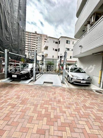 エルソル江坂の駐車場