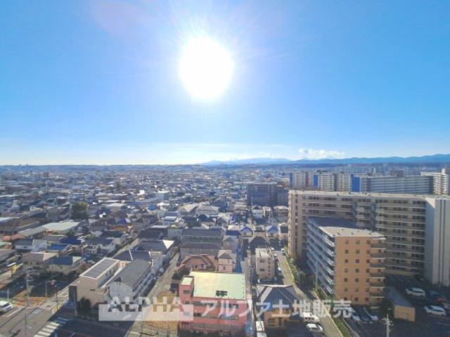 プレイシアの展望|【Blue sky】
◆青空に包まれて◆ベランダから望む紺碧の空。外を眺め時を忘れるなんて、ひさしかたぶりだろうか。こんなにも広く美しい情景が我が家にも広がっているなんて。こんな時間を大切にしたい。