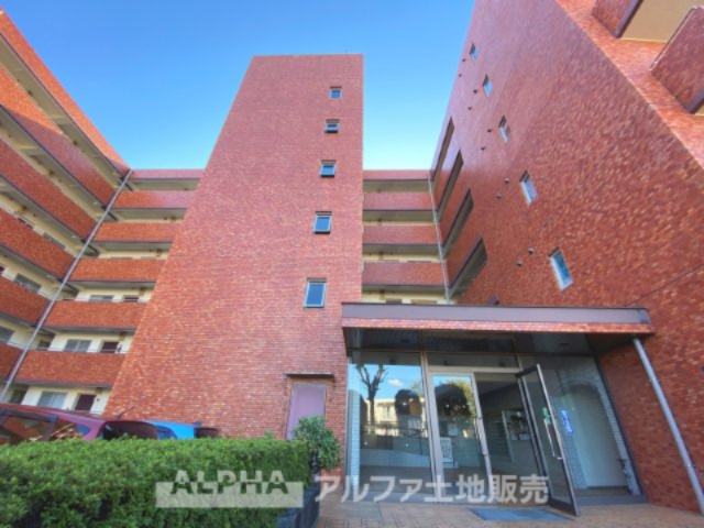 日野台ハイツの外観|【the light】
◆ほのかな光を◆夕暮れ時に迎える優しい光。暖かく心休まるほっとする瞬間。家族のもとへ。幸せのもとへ。風合いあるレトロな装いがわが家に愛着を沸かせてくれます。