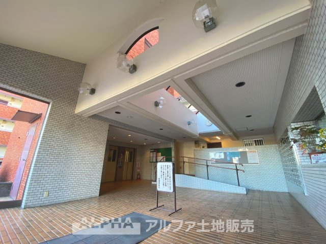 日野台ハイツのエントランス