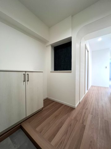 多摩ニュータウン貝取第4の1の2号棟の玄関|きれいな玄関です