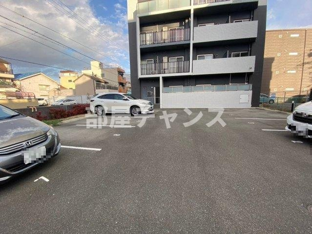 グランパークタワーの駐車場