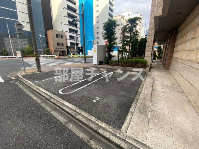 プレサンス名古屋STATIONアライブの駐車場