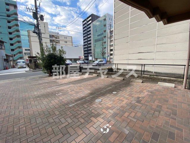 サン・アペックス名駅の駐車場