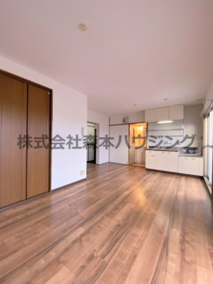 【居間・リビング】 | 　御殿山コーポA | こちらのリビングで趣味の時間をお楽しみください