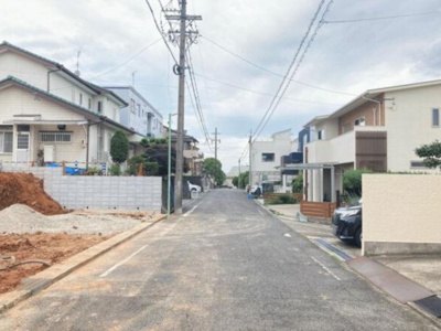 【前面道路含む現地写真】 | MIRASUMO緑区鳴海町砦043③全3棟＜新築一戸建て仲介手数料無料＞ | ご成約キャンペーン対象物件です♪詳細は弊社ホームページもしくはスタッフまでお気軽にお問合せ下さいませ♪ お役に立てる自信があります♪