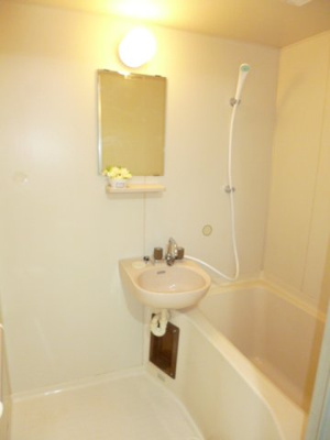 【浴室】 | 秋田市横森四丁目　中古アパート | シャワー付きの浴室です！