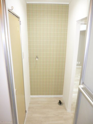 【その他】 | 秋田市横森四丁目　中古アパート | 洗濯置場です。背面にもアクセントクロスを使用しています！